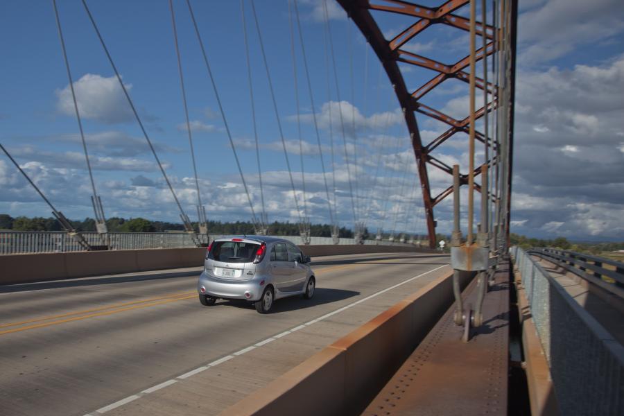  Mitsubishi i-MiEV 2012 года  (US) (фото 106 из 234)